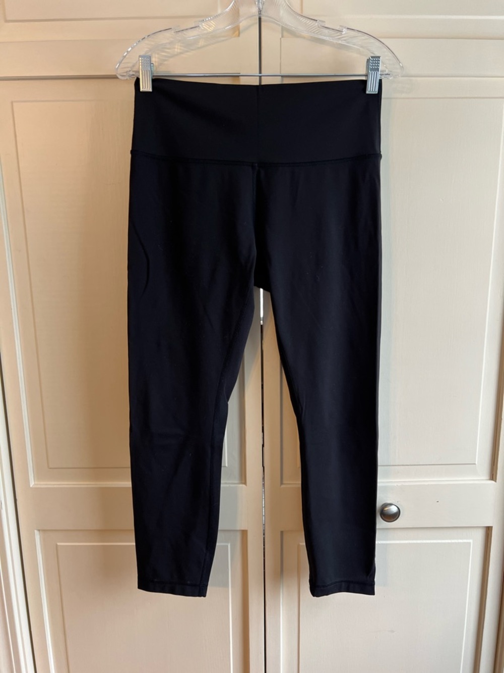 lululemon atheletica Black High-Rise Tight 7/8 length w/ pocket high waist luon